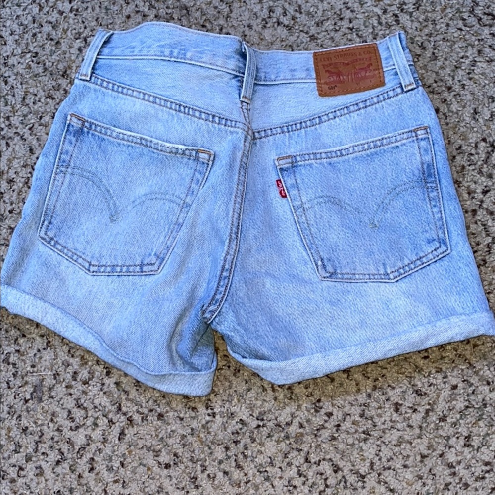 trendy Levi jean shorts! perfect for summer